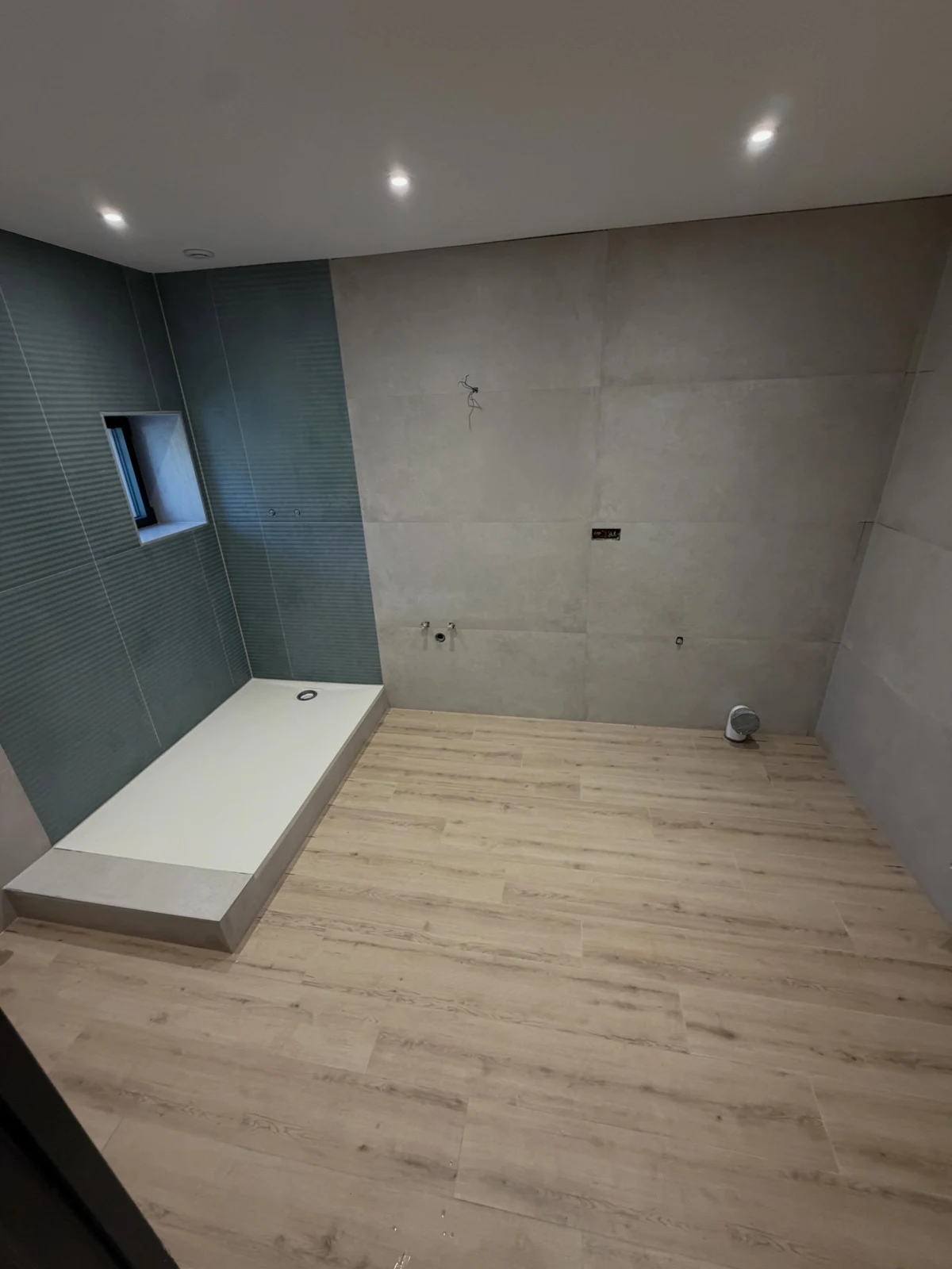 Rénovation de salle de bains à Burdignin par BTC Carrelage